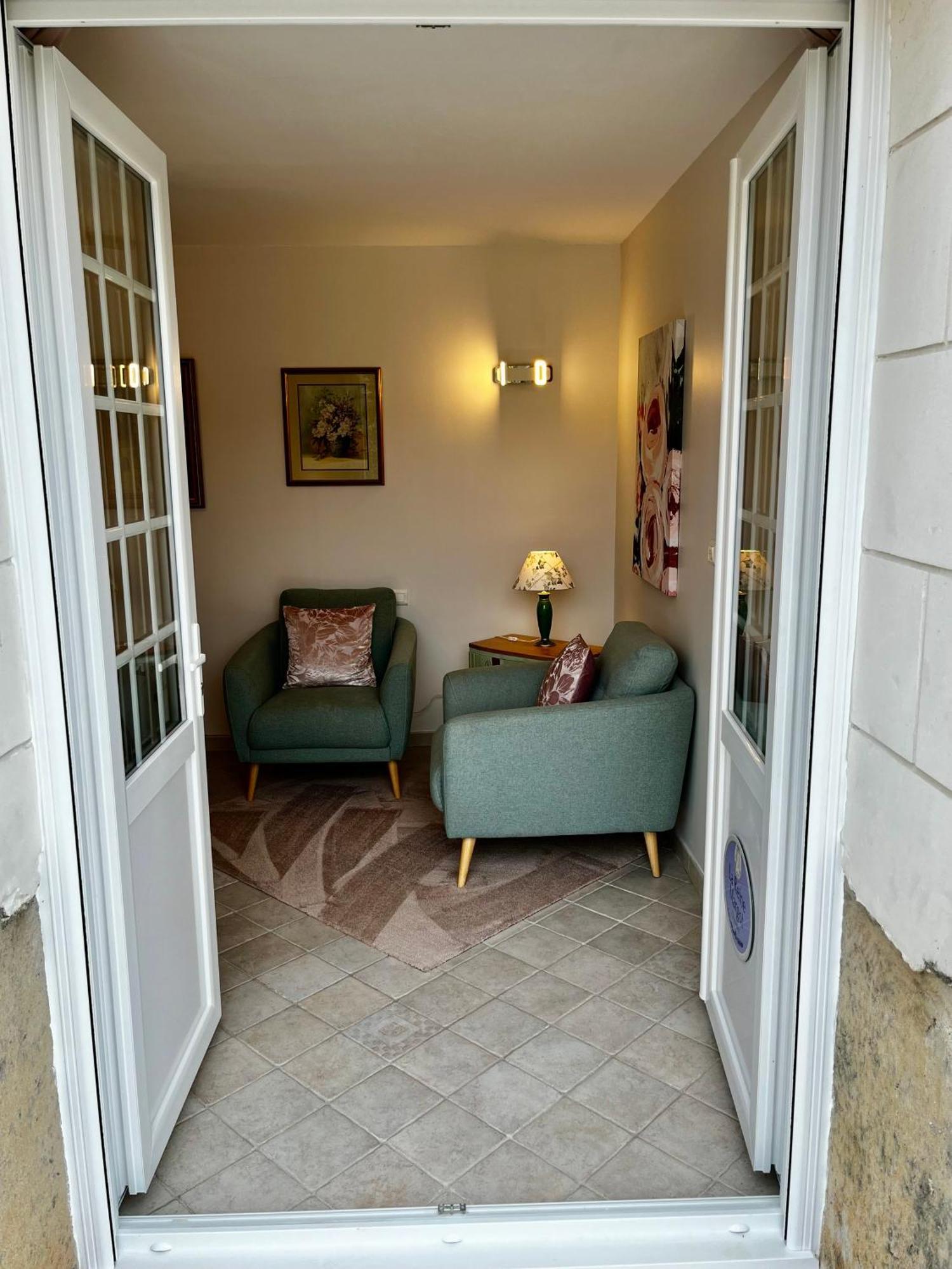 Bed & Breakfast Sans Souci Luxe Heated Pool And Restaurant *
