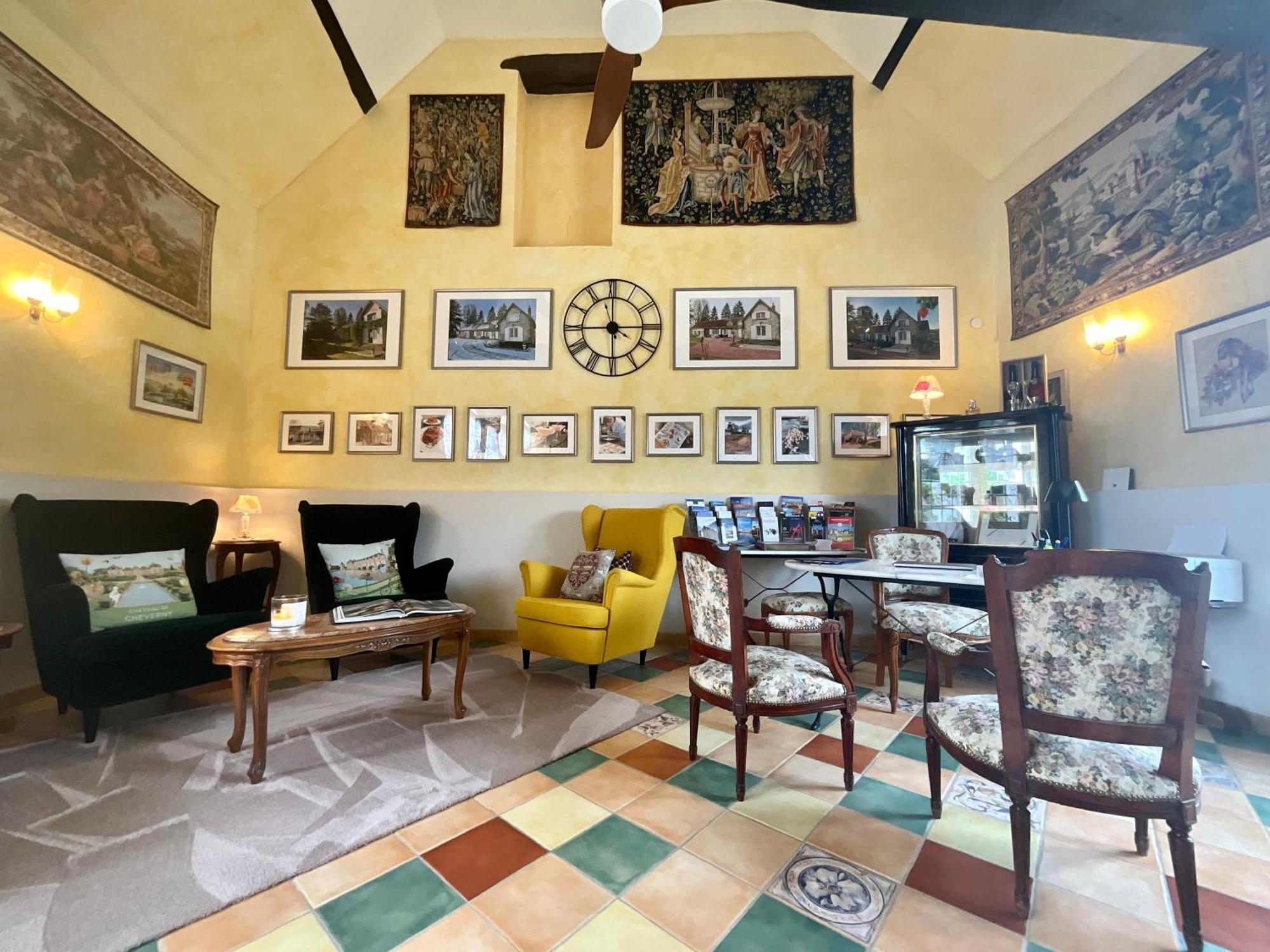 Bed & Breakfast Sans Souci Luxe Heated Pool And Restaurant Luzille